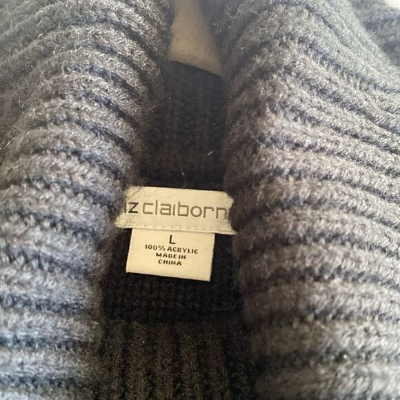 Black and white turtleneck sweater - Picture 6 of 7